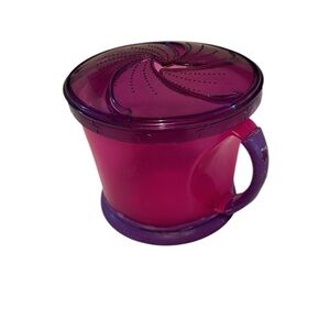 Munchkin snack plastic cup